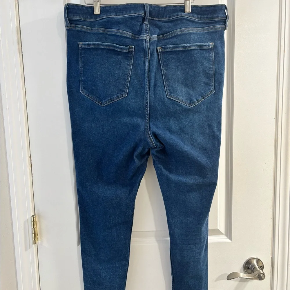 Old Navy Women's 360• Stretch Extra High Rise Rockstar Super Skinny Raw Hem Jean - Picture 7 of 7